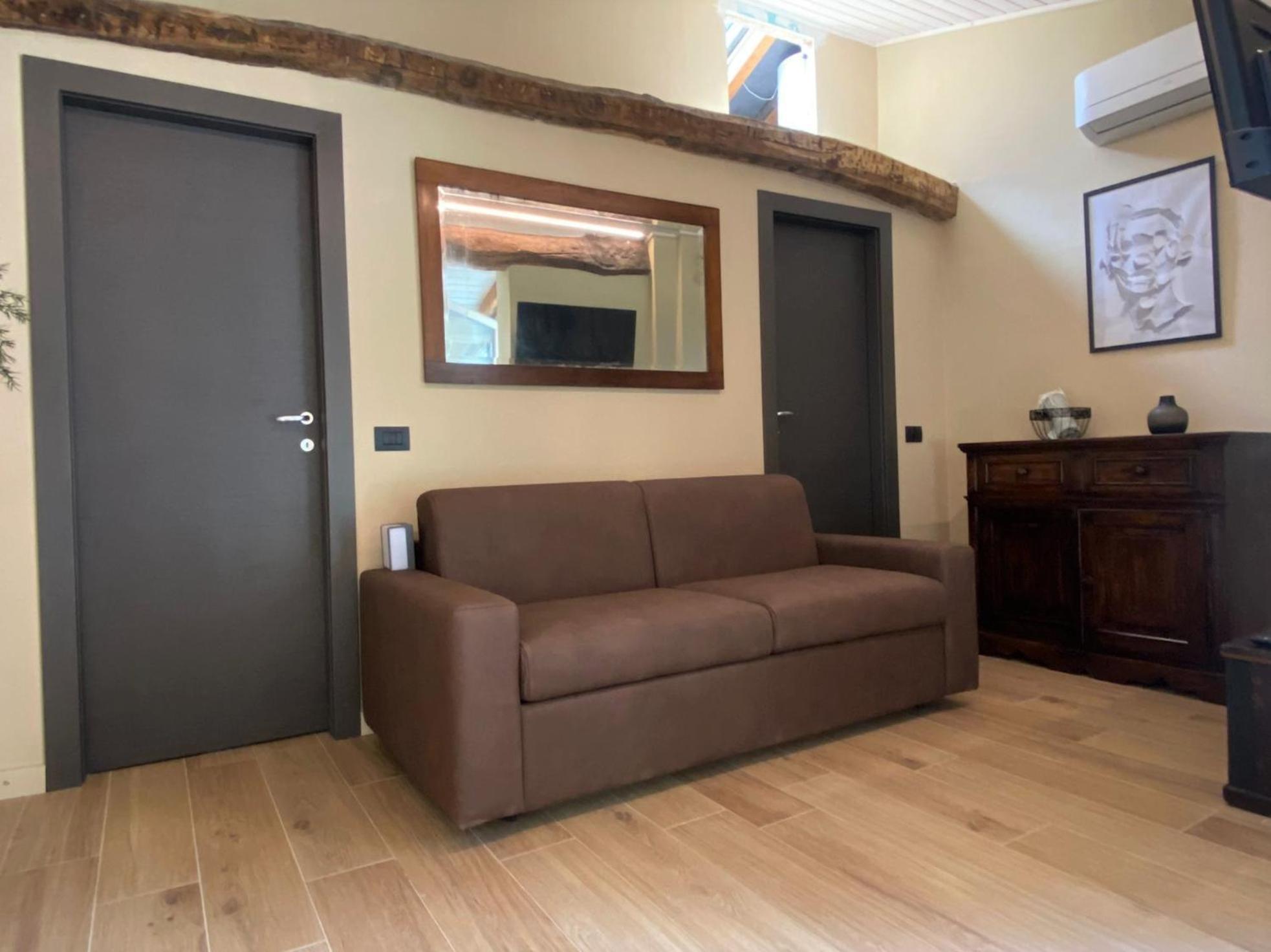 Argegno'S River - Central Apartment Lake View Номер фото