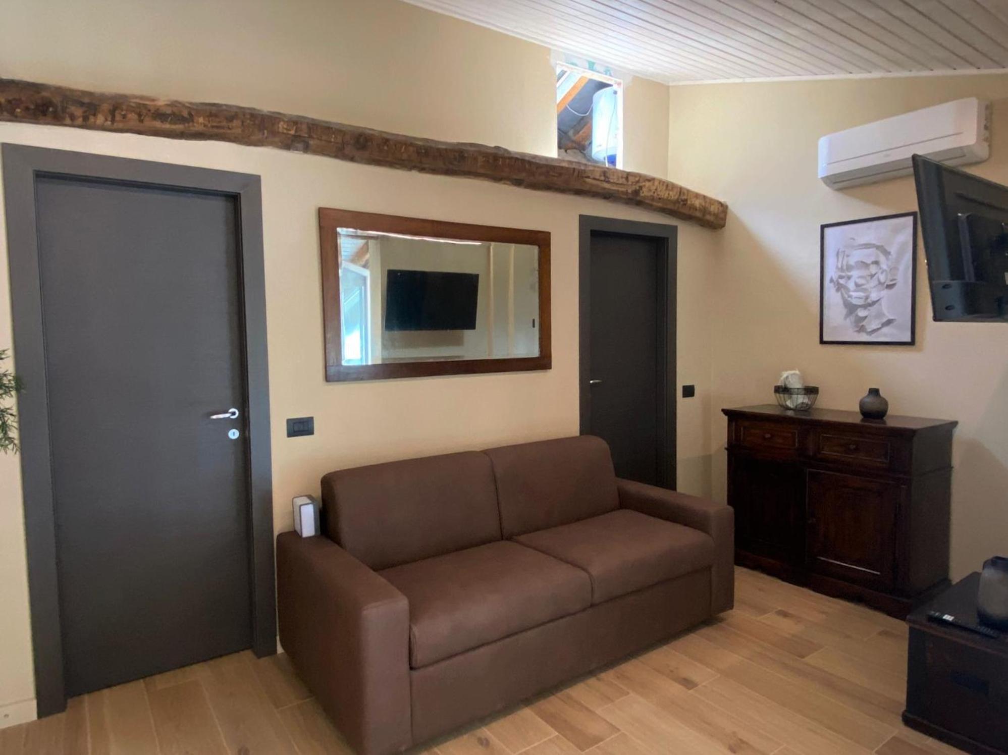 Argegno'S River - Central Apartment Lake View Номер фото